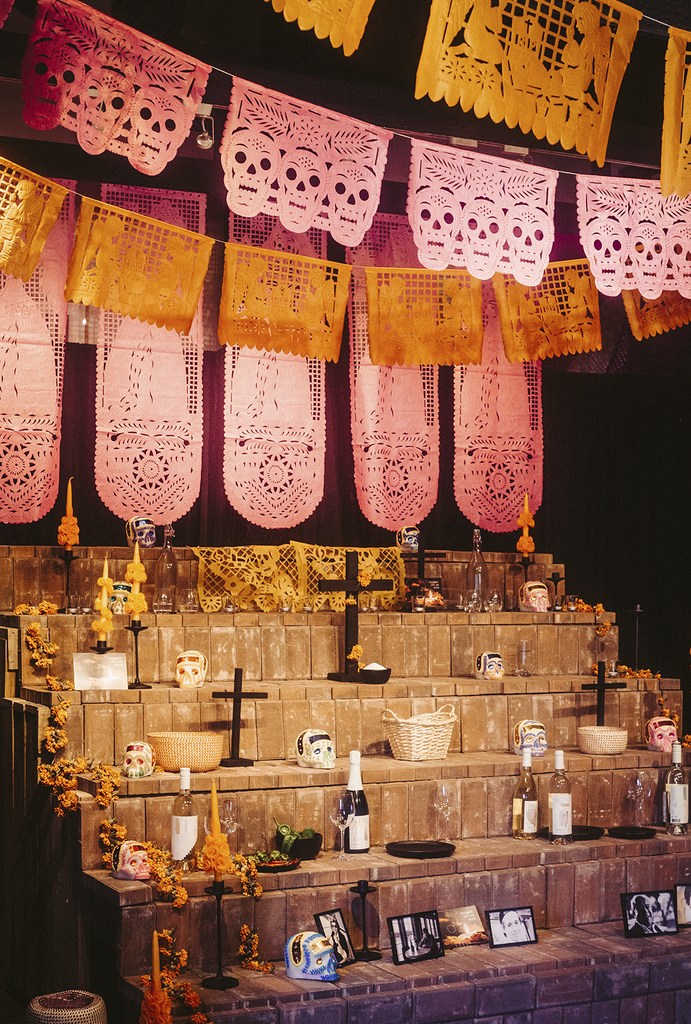 ¿Cuáles son los elementos del Altar de Muertos?